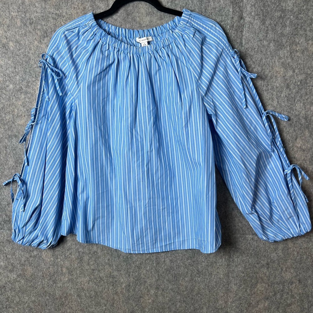 Free Assembly Woman Size Small Gathered Neck Top Long Tie sleeve Blue Stripe Nwt